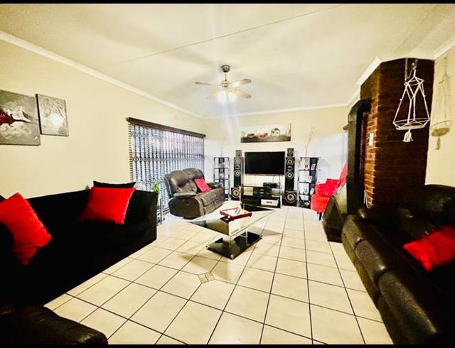 4 BEDROOM HOUSE FOR SALE IN VANDERBIJLPARK CE 3